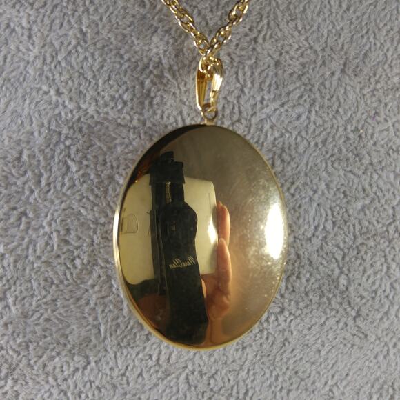 Ceramic Cameo Photo Locket Necklace, Filigree Gold Plated, 1960s Vintage Jewelry - Picture 7 of 10